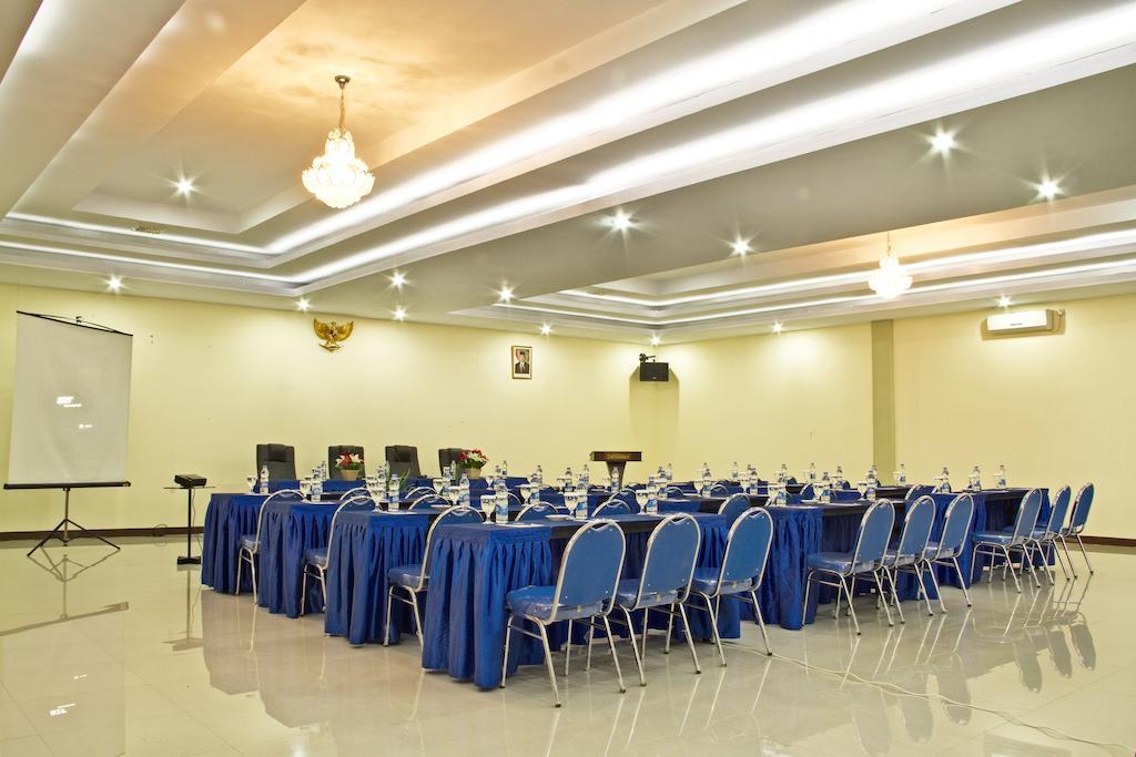 Gumilang Hotel Богор Экстерьер фото