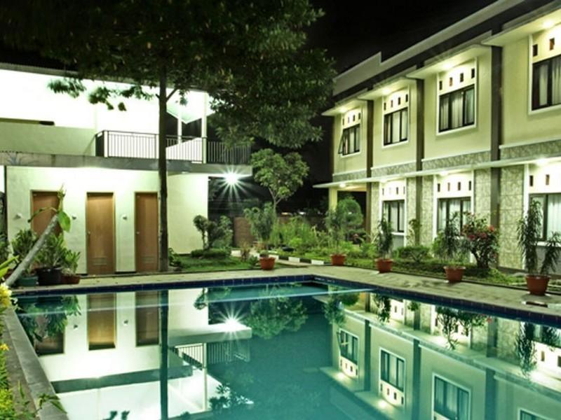 Gumilang Hotel Богор Экстерьер фото
