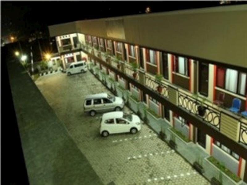 Gumilang Hotel Богор Экстерьер фото