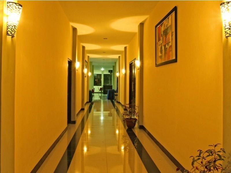 Gumilang Hotel Богор Экстерьер фото
