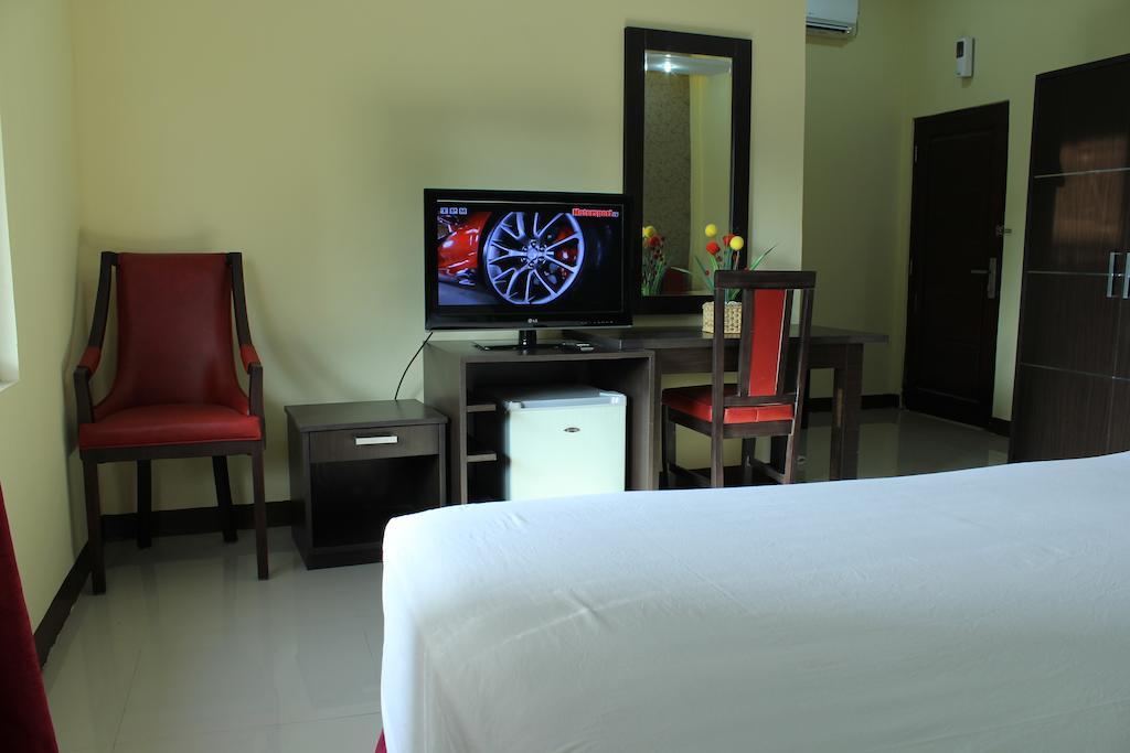 Gumilang Hotel Богор Экстерьер фото
