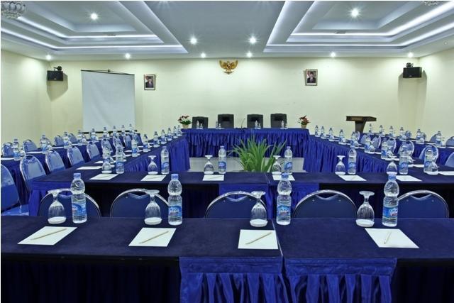 Gumilang Hotel Богор Экстерьер фото