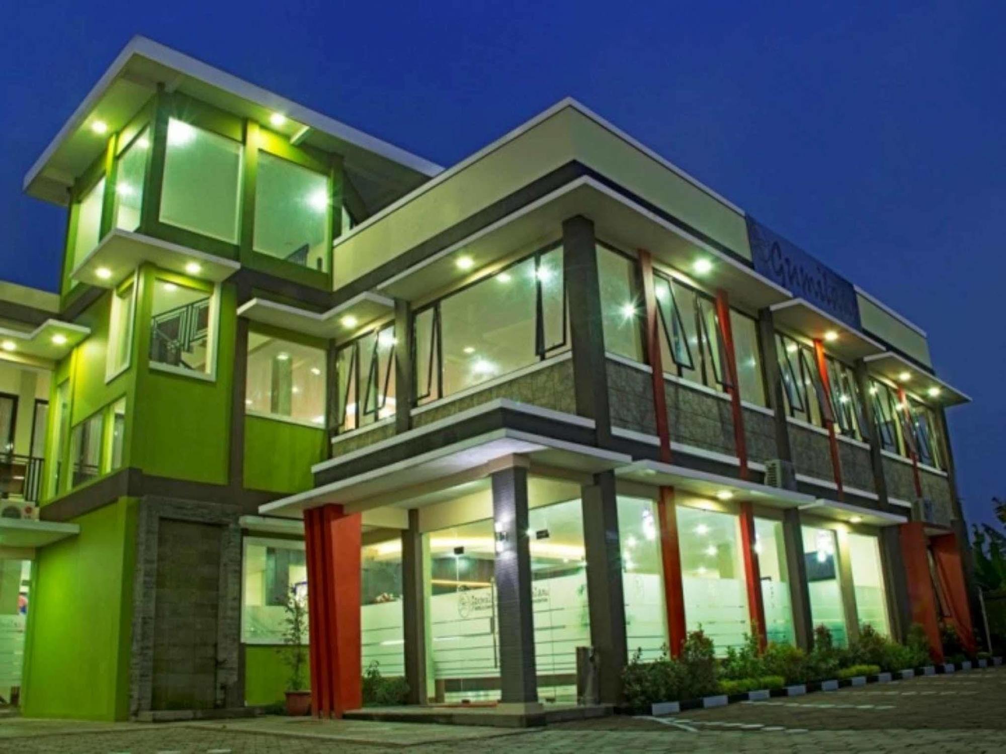 Gumilang Hotel Богор Экстерьер фото